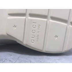 GT Batch Gucci Men's Rhyton leather sneaker with wave